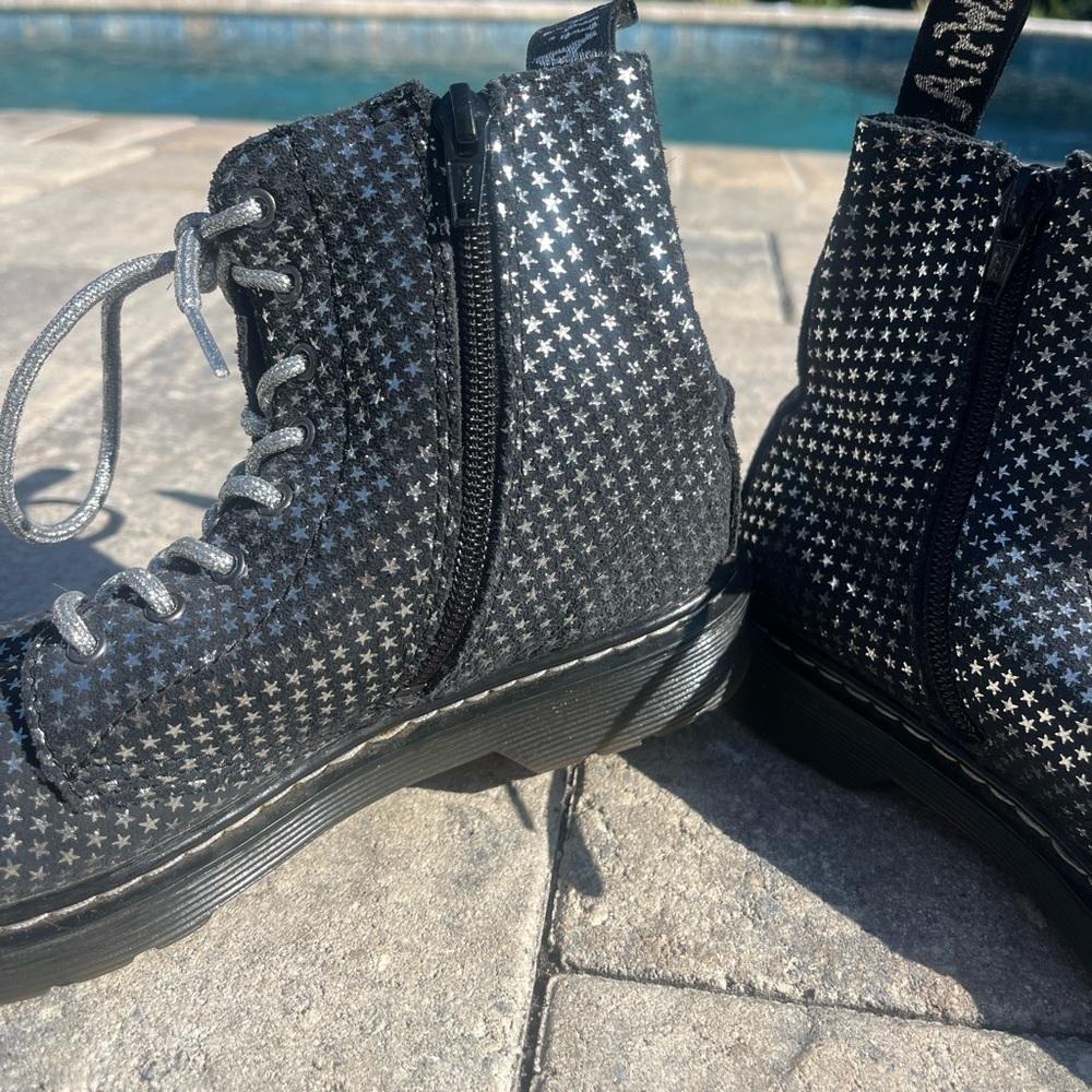 Dr. Martens Black Star Pattern Kids Combat Boots size 3 - Picture 7 of 14